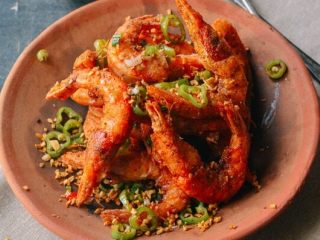 10、椒盐虾,椒盐大虾就完成啦。