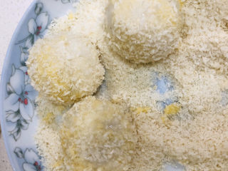 7、炸元宵,馋哭邻居小孩三步骤，鸡蛋液，面包糠，等油七成热