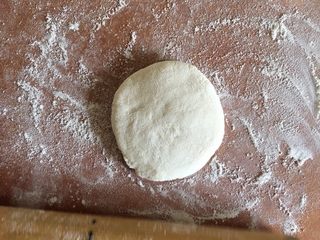 26、韭菜盒子,长方形 竖起来 一拍 就是圆形了