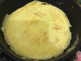 6、粽子新吃法-抱蛋煎粽子,煎成蛋饼