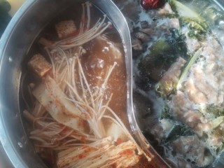 11、自制火锅,水开下菜