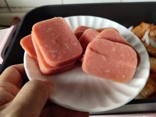 8、家常韩式部队锅,放火腿