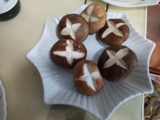 5、寿喜锅,香菇切花刀