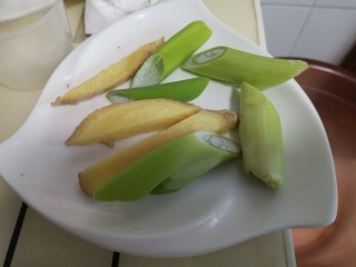 6、寿喜锅,葱切段姜切片