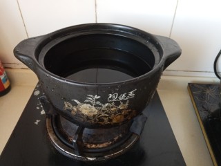 9、寿喜锅,砂锅坐一锅清水