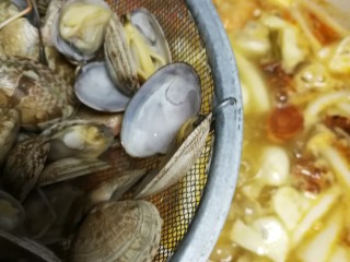 20、冬阴功汤,最后加入蛤蜊。