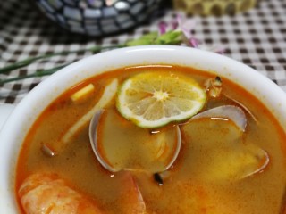 22、冬阴功汤,出锅可以挤入青柠汁。