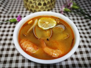 23、冬阴功汤,忘了买香菜，撒上香菜就完美了????，悄悄告诉你，我的晚餐次了两大碗白米饭啊，因为有了这个汤????????