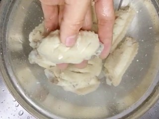3、可乐鸡翅,清洗干净