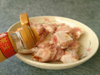 6、#辣味#剁椒豆鼓蒸排骨,少许生抽。