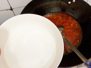 13、麻婆豆腐,加入适量清水，根据豆腐多少决定。可加开水（节约时间）