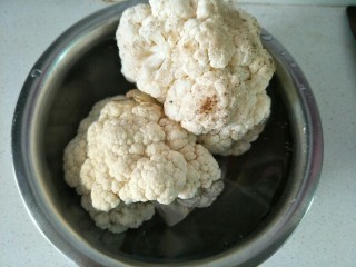 6、老干妈炒花菜,花菜洗净