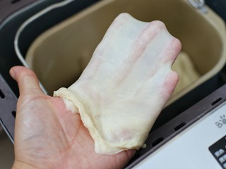 3、芝士肉排汉堡,达到完全扩展阶段，即可以扯出薄薄的手套膜