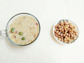 15、安化擂茶,配上我昨天做的霜糖花生，真是好吃的不要不要的！确实没有一顿美食解决不了的事！把它们吃进肚子里，啥都抛之脑后了！