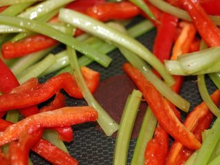 15、五花肉炒豆干,下辣椒，炒啊炒