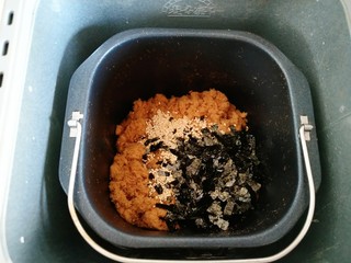 17、自制海苔肉松,海苔碎。