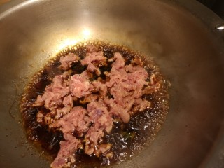 11、肉片豆花/不辣版,水开下肉片儿。
