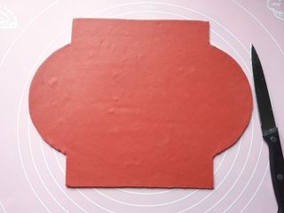 7、五福灯笼,再用小刀按照印记刻出灯笼。