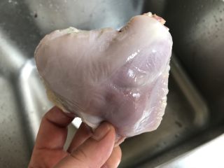 2、五指毛桃老鸡汤～广式老火靓汤,老习惯去鸡皮，油脂（我个人喜欢干净清爽的汤）