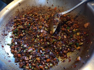 16、川味哨子面,加老抽，生抽，花椒粉，少许盐，鸡精，胡椒粉。