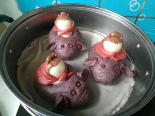 20、趣味馒头,到锅盖冒大气时计时,再蒸个八九分钟,关火,闷三分钟。