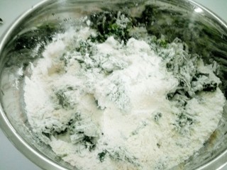 7、红薯叶馒头,300克面粉合成面团。