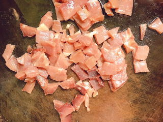 4、火腿炒土豆,火腿切小片