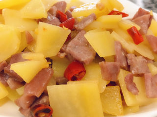 16、火腿炒土豆,装盘