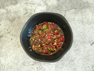 9、酱汁牡蛎,调好的酱汁