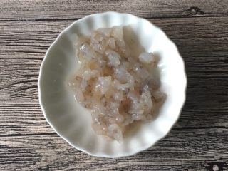 4、宝宝辅食之西兰花虾仁蒸蛋,剁碎