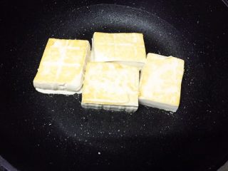12、层层土豆腐蒸肉,煎至两面金黄