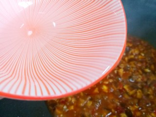 17、冬至美食 香菇肉酱,加300ml水。