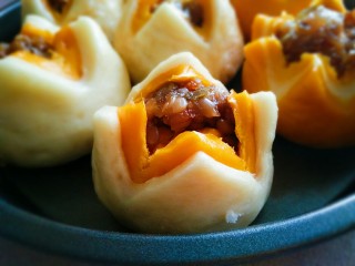 14、吃掉一朵花的美食+开口笑,看看包子都能笑得这么开心。????