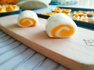 17、吃掉一朵花的美食+开口笑,这个是用余料做的，有点小，下次做点大的，多卷两圈就会好看一点。