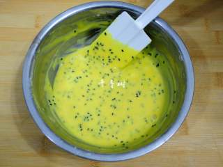 6、黑芝麻鸡蛋瓦片饼干 根本停不下来的宝宝零食,再次翻版均匀。