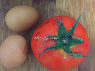 1、最考验厨艺的家常菜—番茄炒蛋,主材料如图