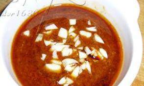 6、杂菌荟火锅,用白芝麻酱、芝麻油、辣油、蒜末、鲜酱油调成蘸料蘸食即可