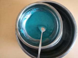 12、棒棒糖蛋糕,12.融化好的巧克力，轻轻搅拌，隔水保温