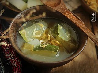 13、消暑的海带冬瓜虾皮汤,习惯性来张特写，诱惑下亲们的味觉~~~