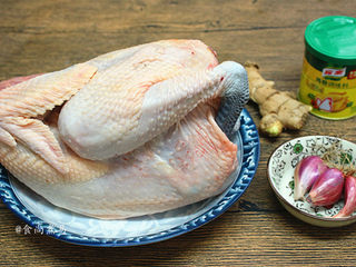 1、脆皮白切鸡,备好食材