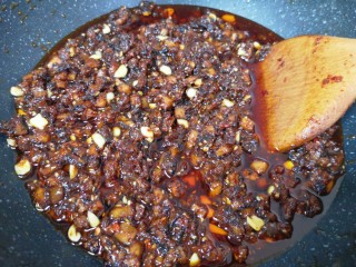 12、香菇牛肉酱,香菇牛肉酱就做好了。