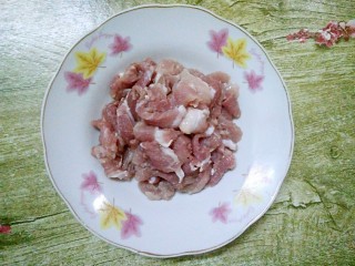 5、小炒四季豆,猪肉洗净，切片