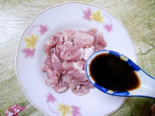 6、小炒四季豆,放入1汤匙生抽