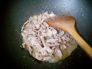16、小炒四季豆,肉片炒熟了