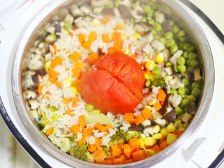 10、爆红网络的一个番茄饭,揭开锅盖。