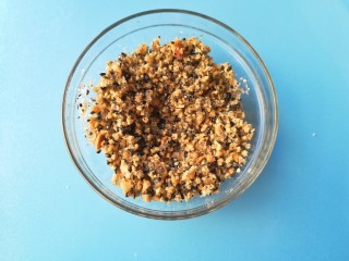 4、#冬至#花生芝麻汤圆,搅拌好的芝麻花生馅料