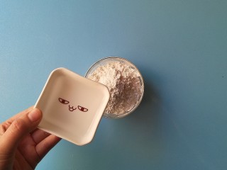 6、#冬至#花生芝麻汤圆,35克清水倒入50克糯米粉里