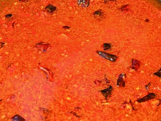 11、麻辣烫,加适量水烧开。