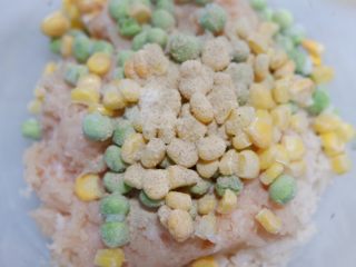 10、多彩莲藕鸡肉糕,白胡椒粉