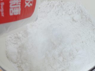 7、重阳糕,加入糖。